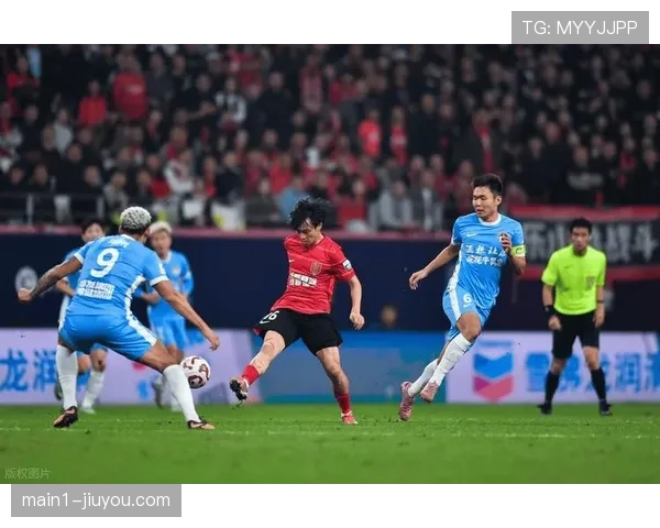 中超争冠格局再生变 成都蓉城不敌河南提前一轮退出冠军争夺